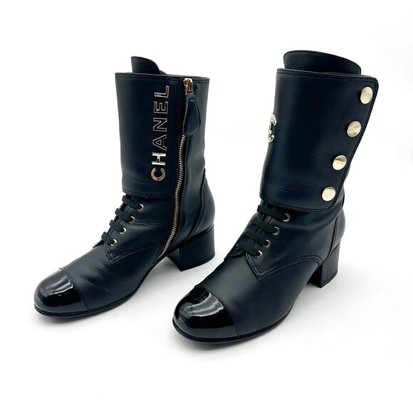 CHANEL 2019 Black Leather Lace Up Combat Boots Size 37 CC Logo Booties Cap Toe - Picture 1 of 12